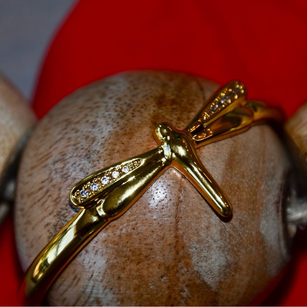 UNO de 50 Gold Dragonfly Cuff Bracelet with Crystal Wings - Picture 12 of 12